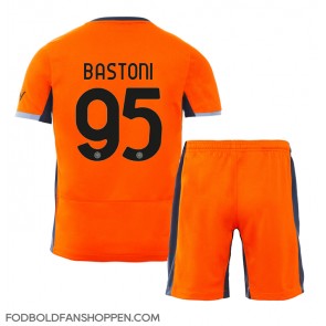 Inter Milan Alessandro Bastoni #95 Tredjetrøje Børn 2023-24 Kortærmet (+ Korte bukser)